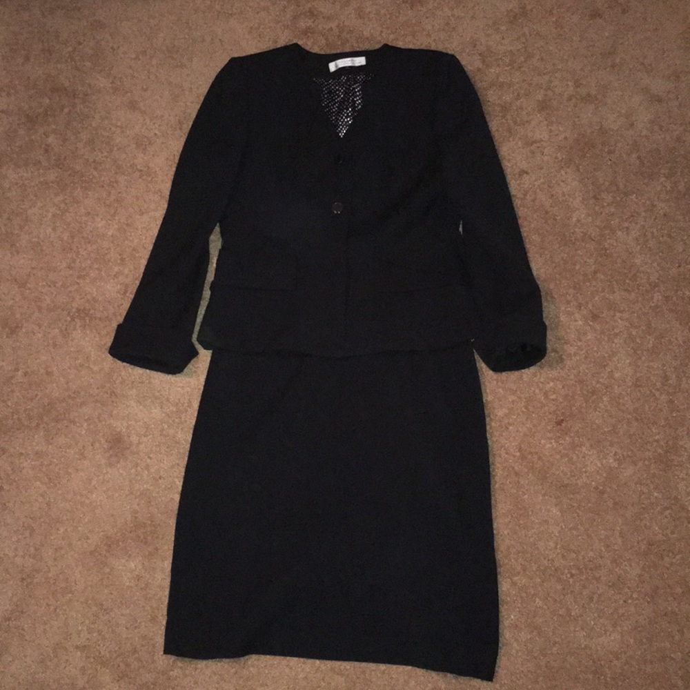 Tahari skirt suit
